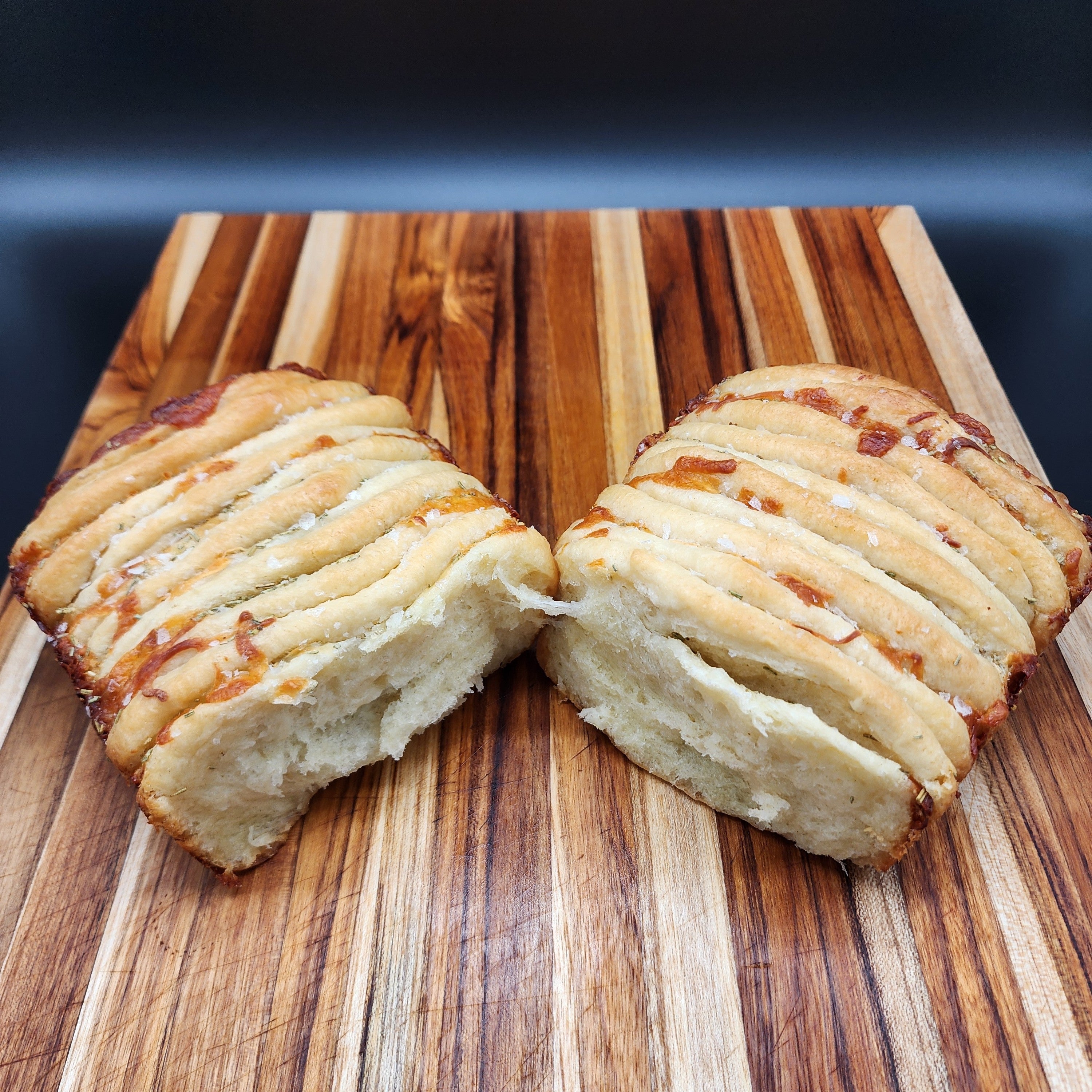 Garlic Rosemary & Cheese Pull-Apart Bread